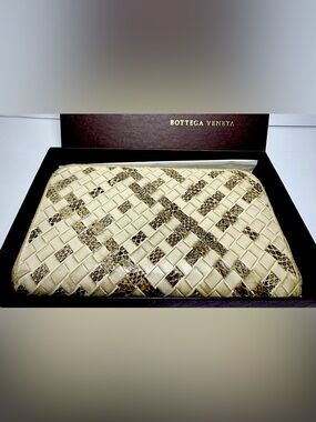 Bottega Veneta Intrecciato Zip Around Wallet Beige Leather